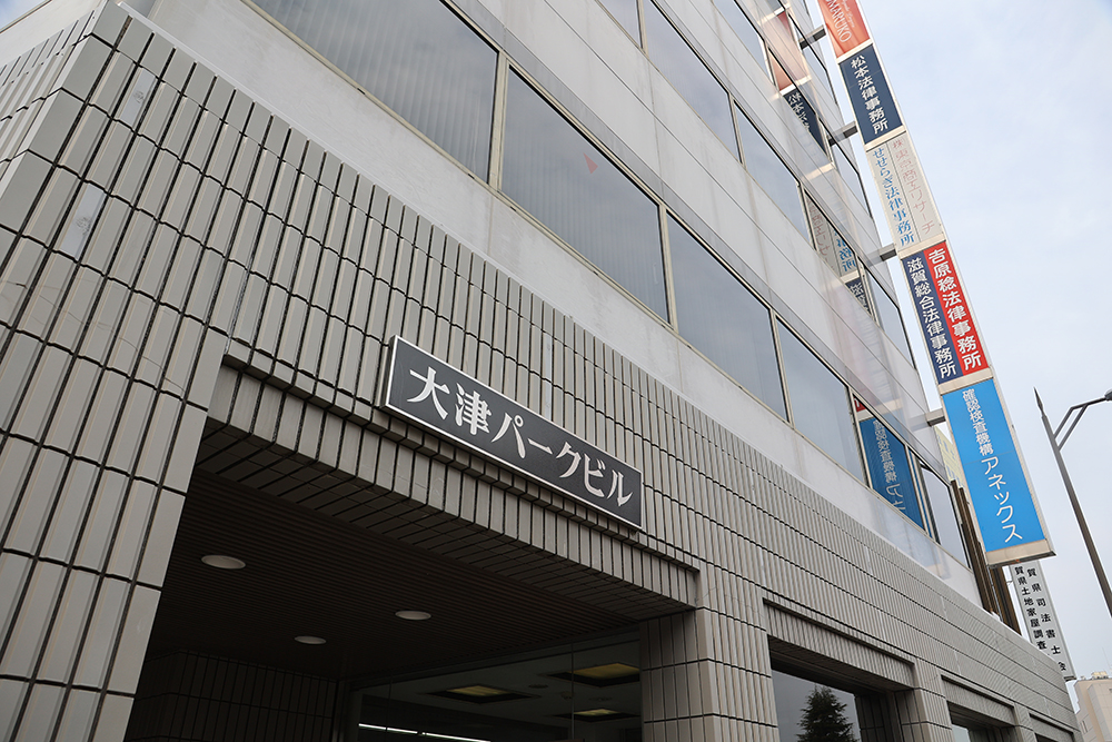 事務所ビル入口
